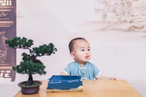 迁安市宝宝总是抠鼻子